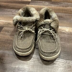 Hey Dude Woman’s Grey with Brown Fur-Lined Shoes